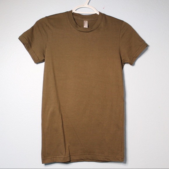 American Apparel Tops - 💛NWOT Fitted American Apparel Basic Green Shirt